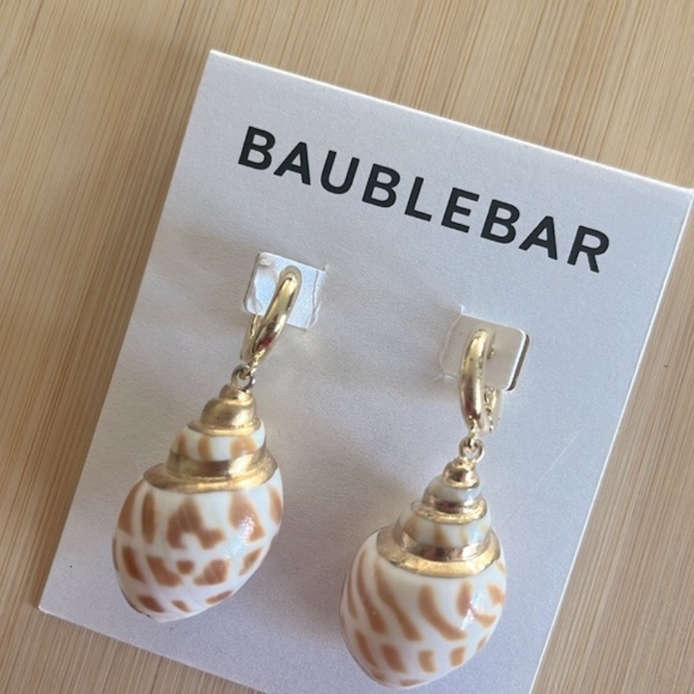 Brand New BaubleBar Gold Tone Conch Seashell Drop Earrings Beach Vacation Cruise - Picture 7 of 12